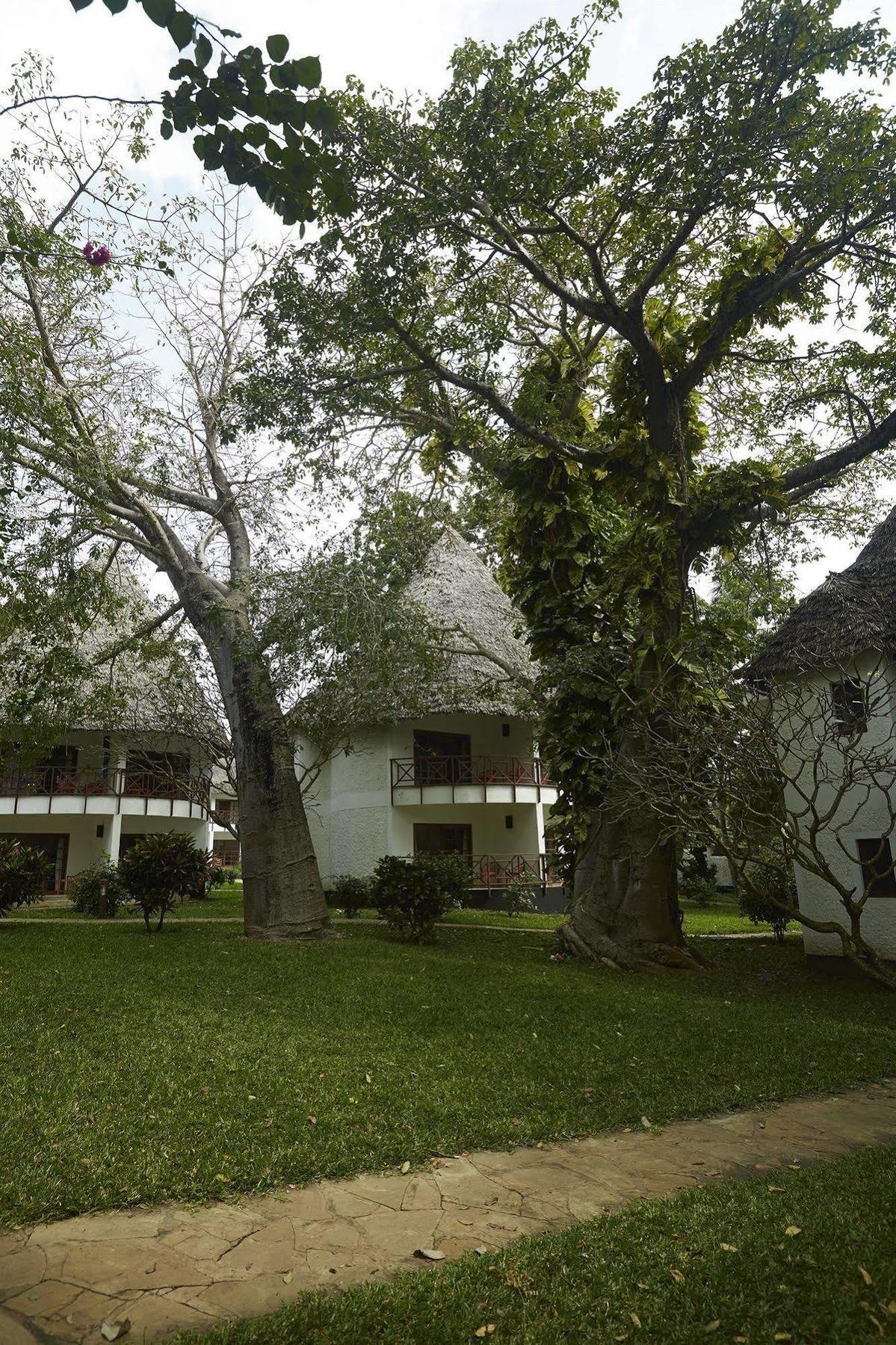 Neptune Village Beach Resort & Spa Galu المظهر الخارجي الصورة